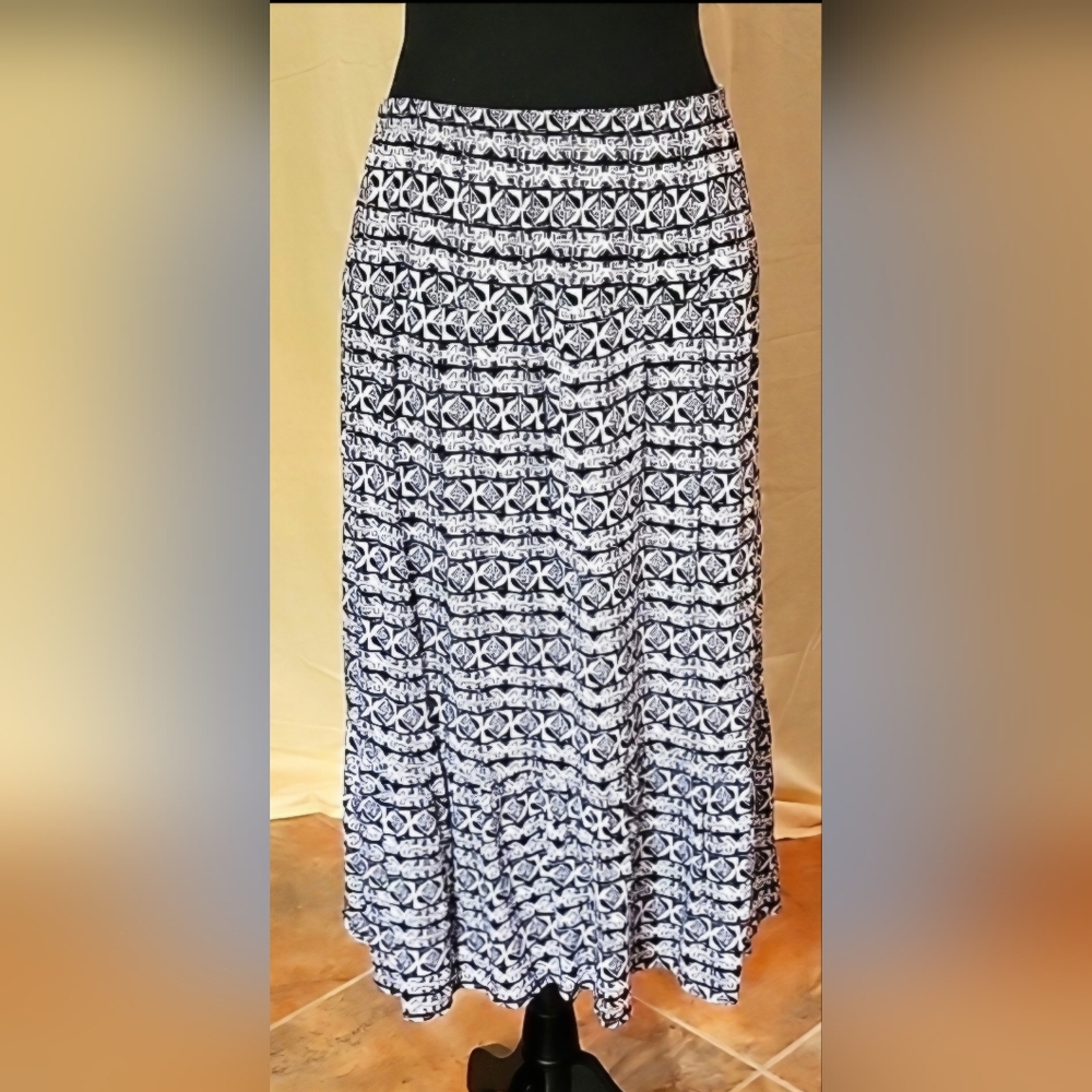 Notations Y2K 100% Rayon Skirt With A Black and White Geometric Pattern Size PS